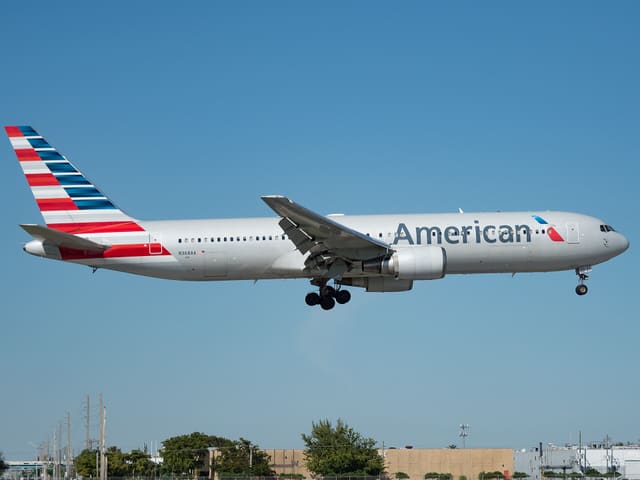 N368AA - Twin-engine aircraft