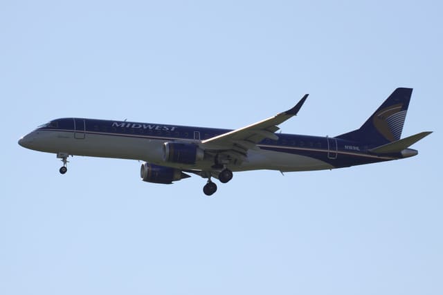 N161HL - Twin-engine aircraft