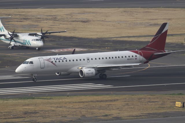 N935TA - Twin-engine aircraft