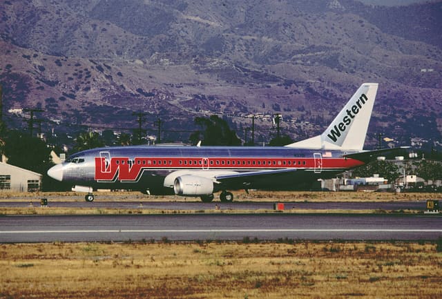 N3301 - Twin-engine aircraft