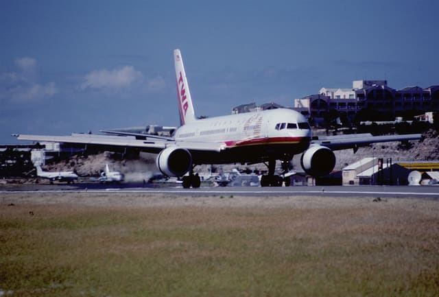 N710TW - Twin-engine aircraft