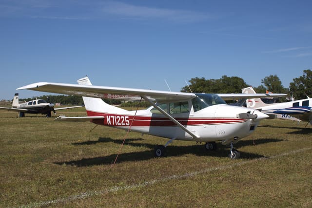 N71225 - Single-engine aircraft
