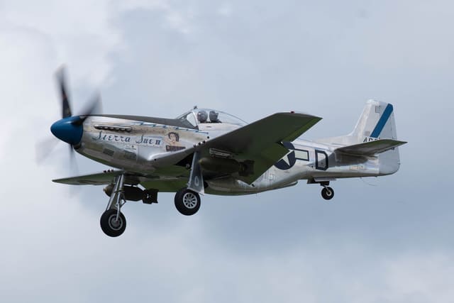 N1751D - Warbird