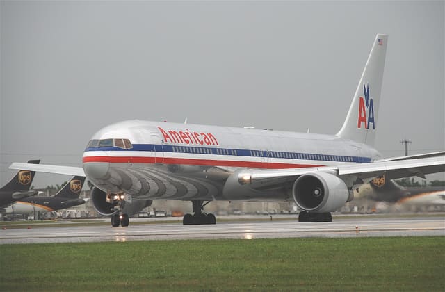 N393AN - Twin-engine aircraft