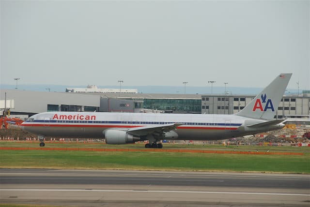 N394AN - Twin-engine aircraft