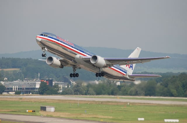 N352AA - Twin-engine aircraft