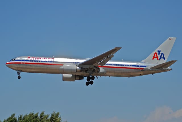 N349AN - Twin-engine aircraft