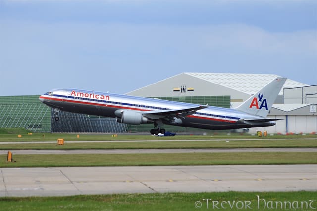 N349AN - Twin-engine aircraft