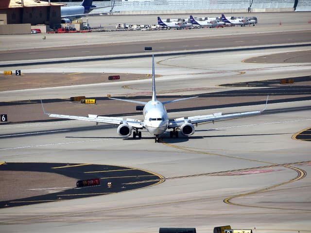 N33286 - Twin-engine aircraft