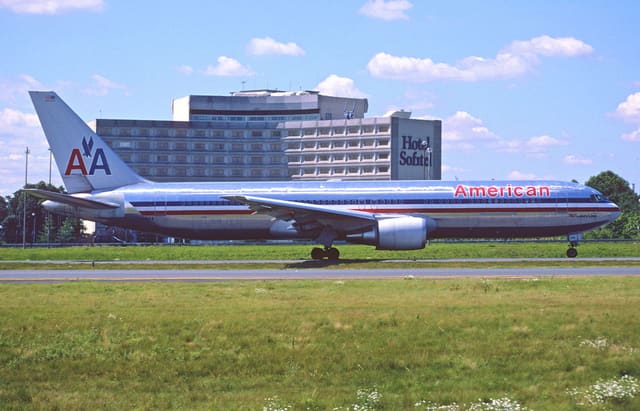 N389AA - Boeing