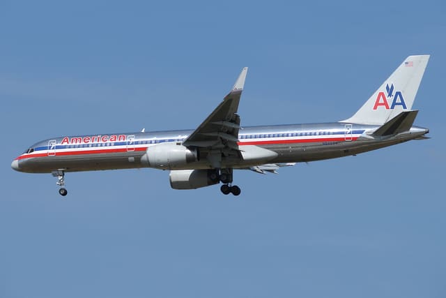 N686AA - Boeing