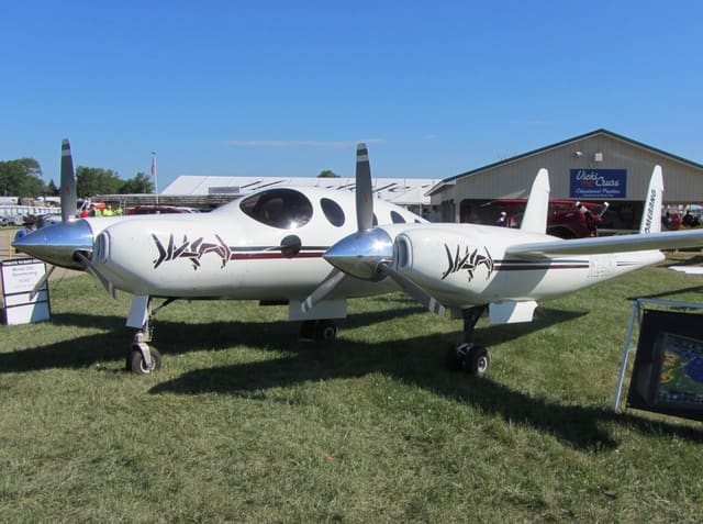 N24BT - Twin-engine aircraft