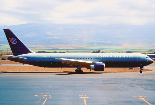 N672UA - Boeing