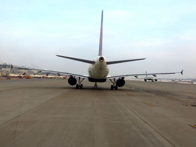 N323NB - Twin-engine aircraft