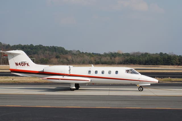 N40PK - Business jet