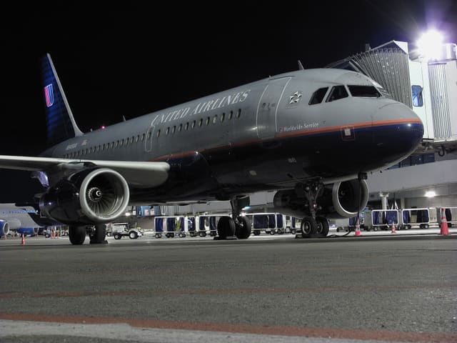 N845UA - Aircraft