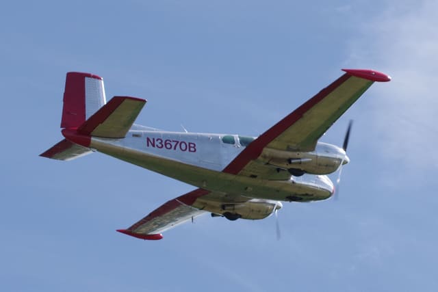 N3670B - Twin-engine aircraft