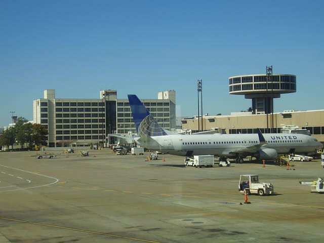 N78438 - Twin-engine aircraft
