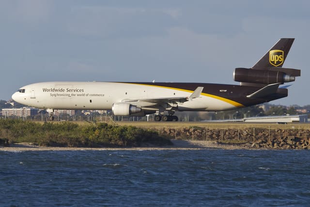 N271UP - Douglas