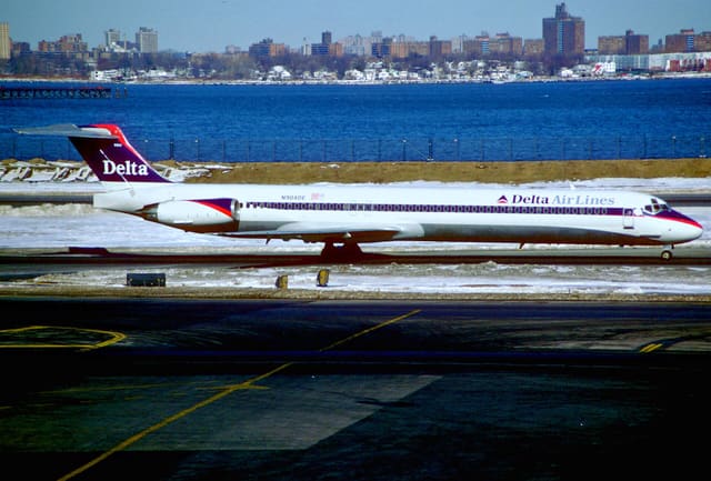 N904DE - Aircraft