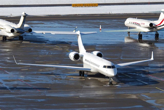 N933EY - Bombardier