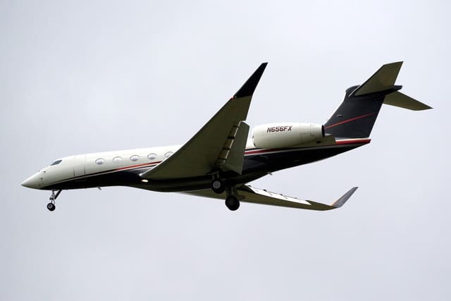 N656FX - Business jet
