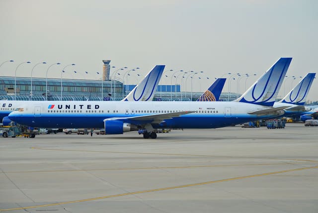 N651UA - Aircraft