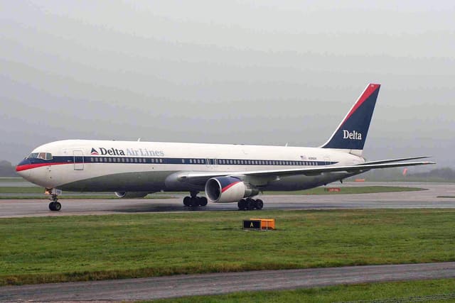 N198DN - Twin-engine aircraft