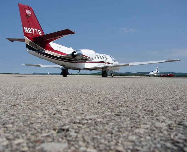 N877B - Business jet