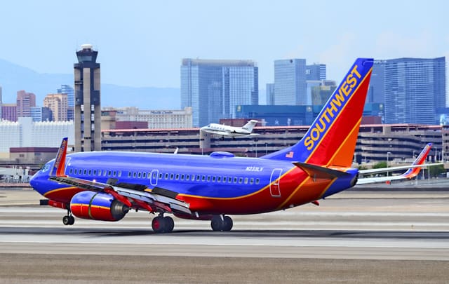 N233LV - Boeing