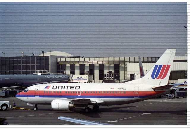 N917UA - Twin-engine aircraft