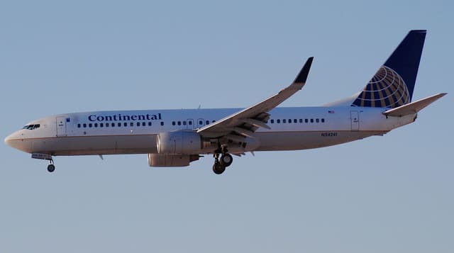 N54241 - Twin-engine aircraft