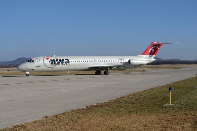 N766NC - Douglas