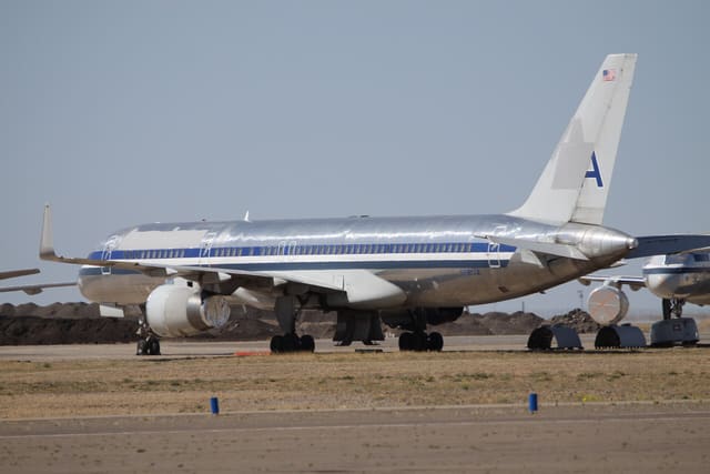 N681AA - Boeing