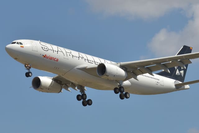 N342AV - Twin-engine aircraft