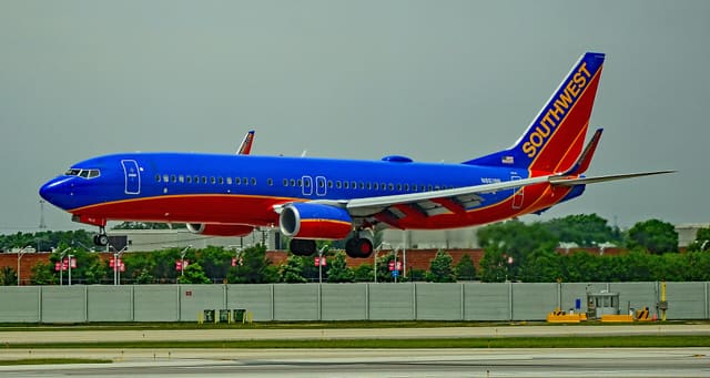 N8618N - Twin-engine aircraft