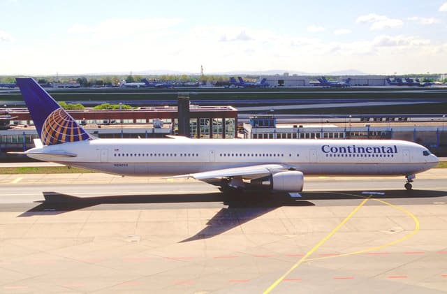 N59053 - Twin-engine aircraft