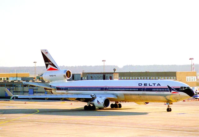 N811DE - Douglas