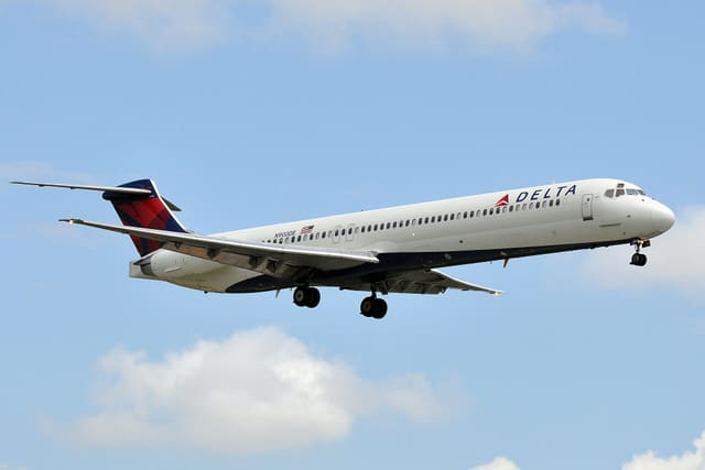 N900DE - Twin-engine aircraft