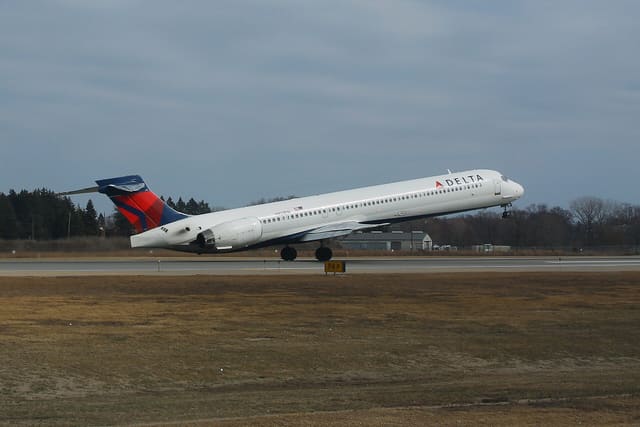 N921DN - Douglas