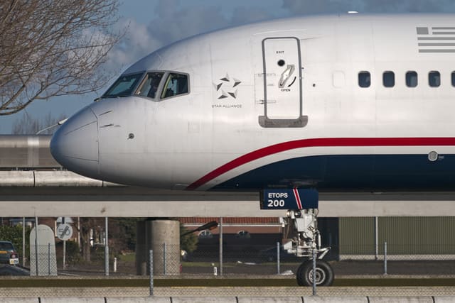 N200UU - Twin-engine aircraft