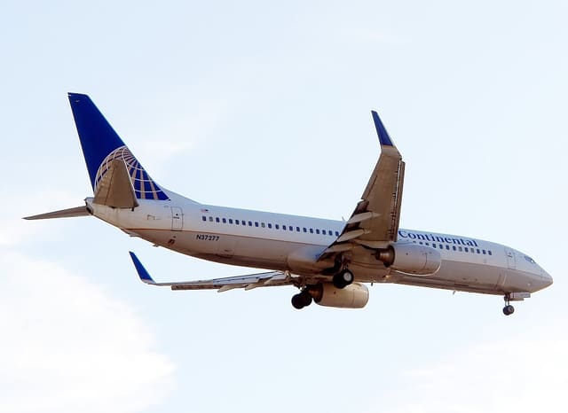 N37277 — Twin-engine aircraft