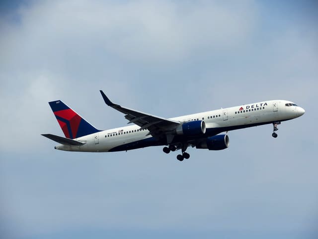 N667DN - Twin-engine aircraft