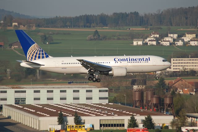 N73152 - Twin-engine aircraft