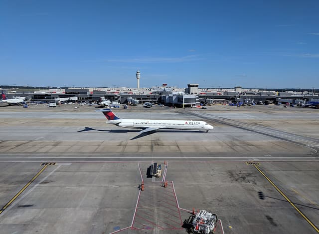 N902DE - Douglas
