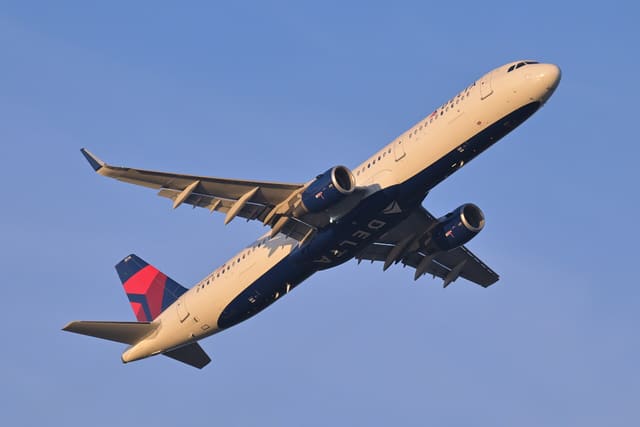 N376DN - Twin-engine aircraft