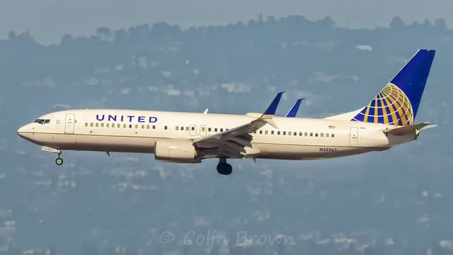 N33262 - Twin-engine aircraft