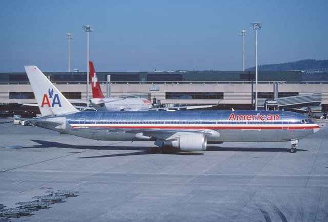 N362AA - Twin-engine aircraft