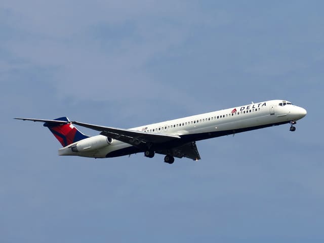 N926DL - Twin-engine aircraft