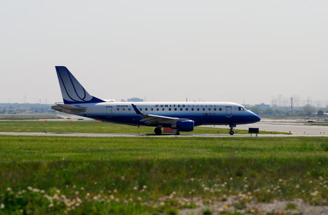N646RW - Twin-engine aircraft